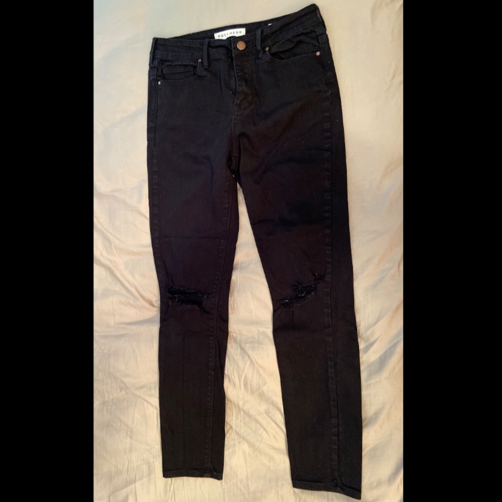 Black high-waisted jeans
